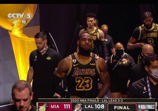  热火黑八奇迹再现，巴特勒关键球锁定季后赛  